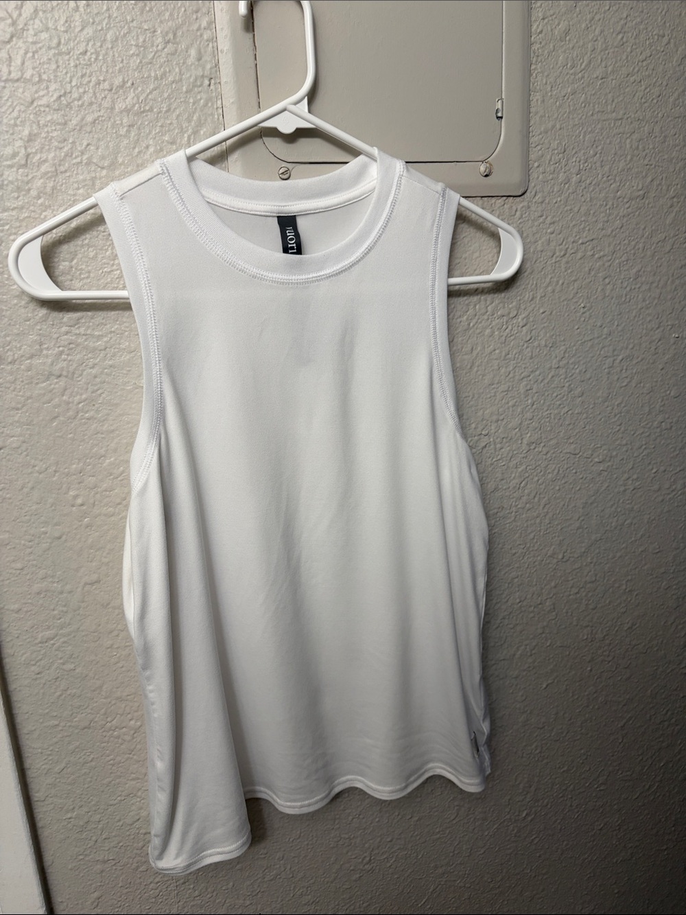 Vuori Energy Tank — Sleeveless Performance Tee in white - Size X-Small - Picture 3 of 5